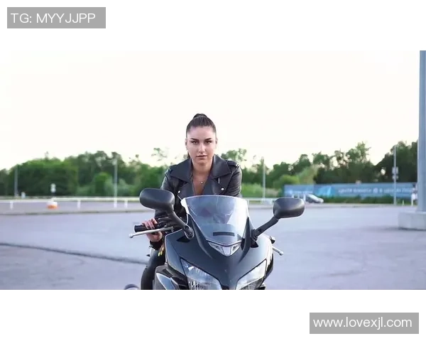 足球明星马尾造型大揭秘展现运动与时尚的完美结合